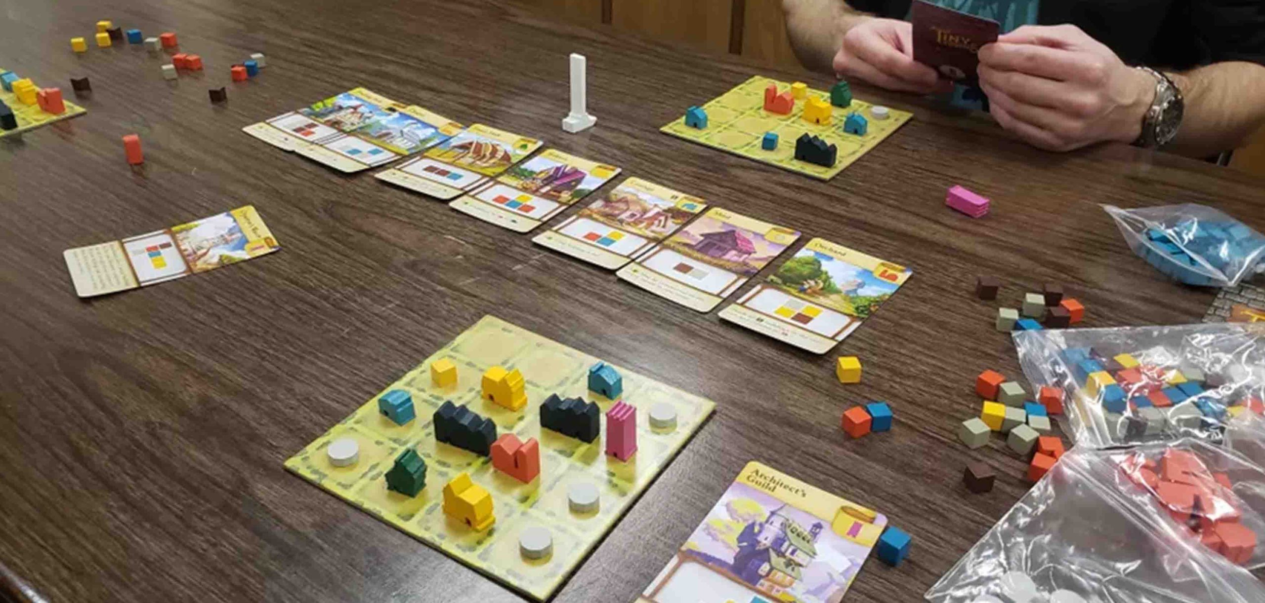 Tiny_Towns_Spelcompilatie_White-Goblin-Games-scaled